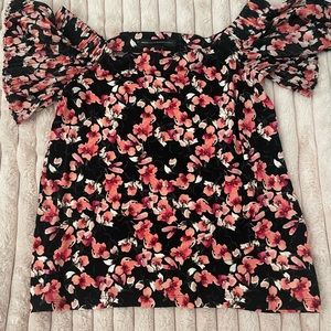 Floral Top with Short Ruffle Sleeve and Décoletté Neck.